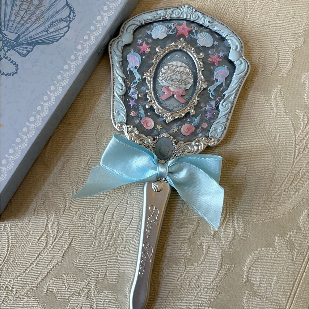 Flower Knows Handheld Makeup Beauty Mirror in Blue Seashell